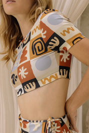 Hailey Sleeved Cropped Top (Retro/Onyx)